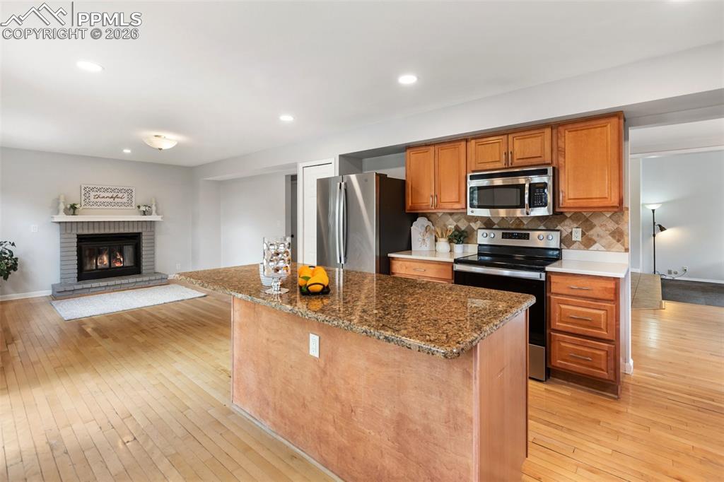 Image 15 of 43: Kitchen