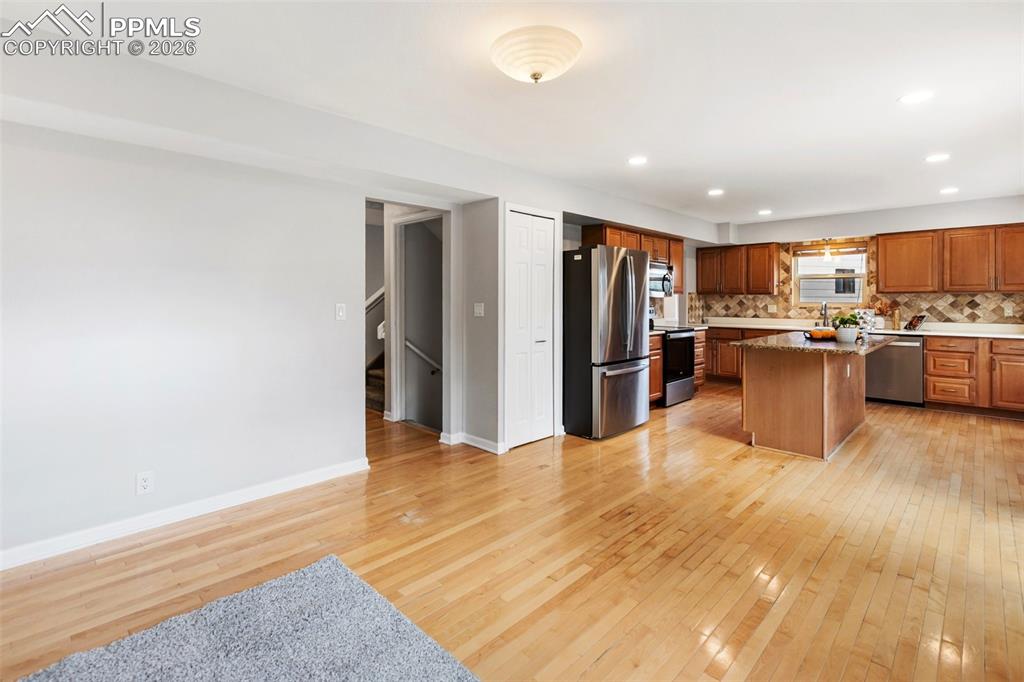 Image 17 of 43: Kitchen