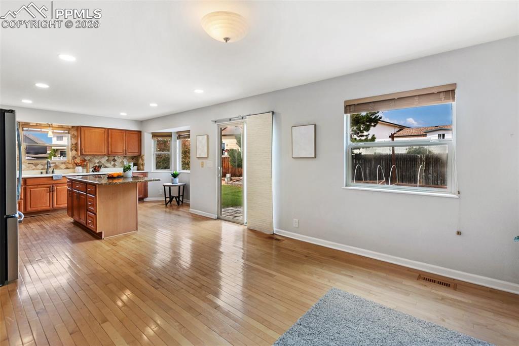 Image 18 of 43: Kitchen