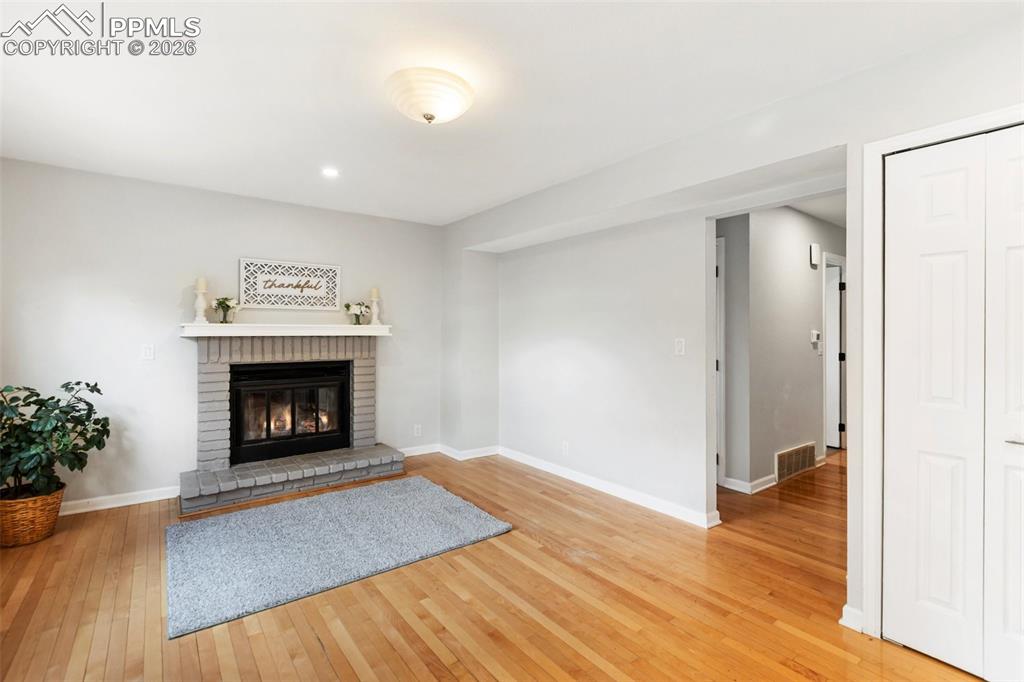 Image 19 of 43: Living Room