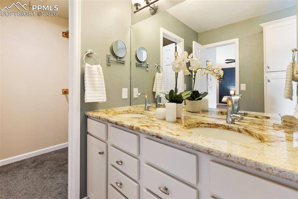 Image 33 of 43: Bathroom