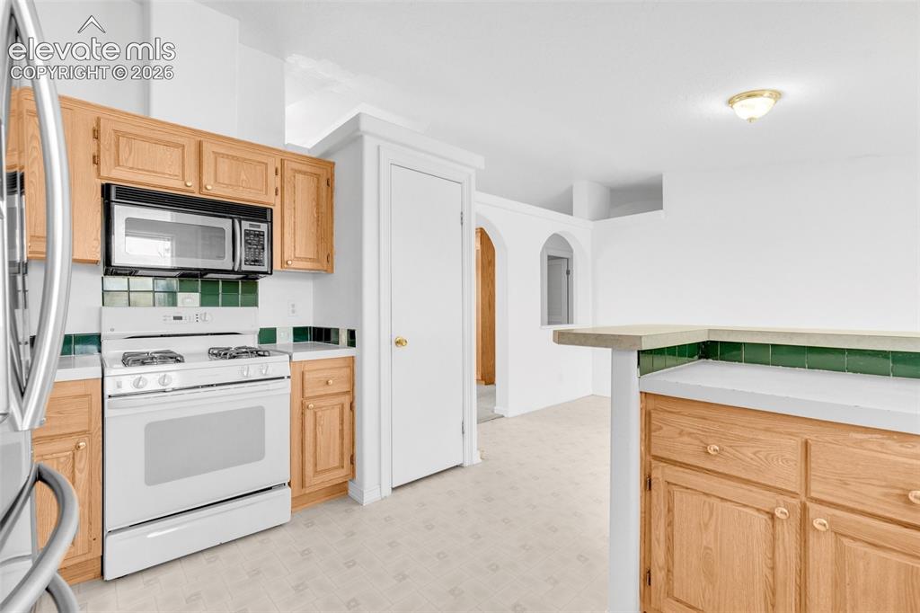 Image 11 of 42: Kitchen