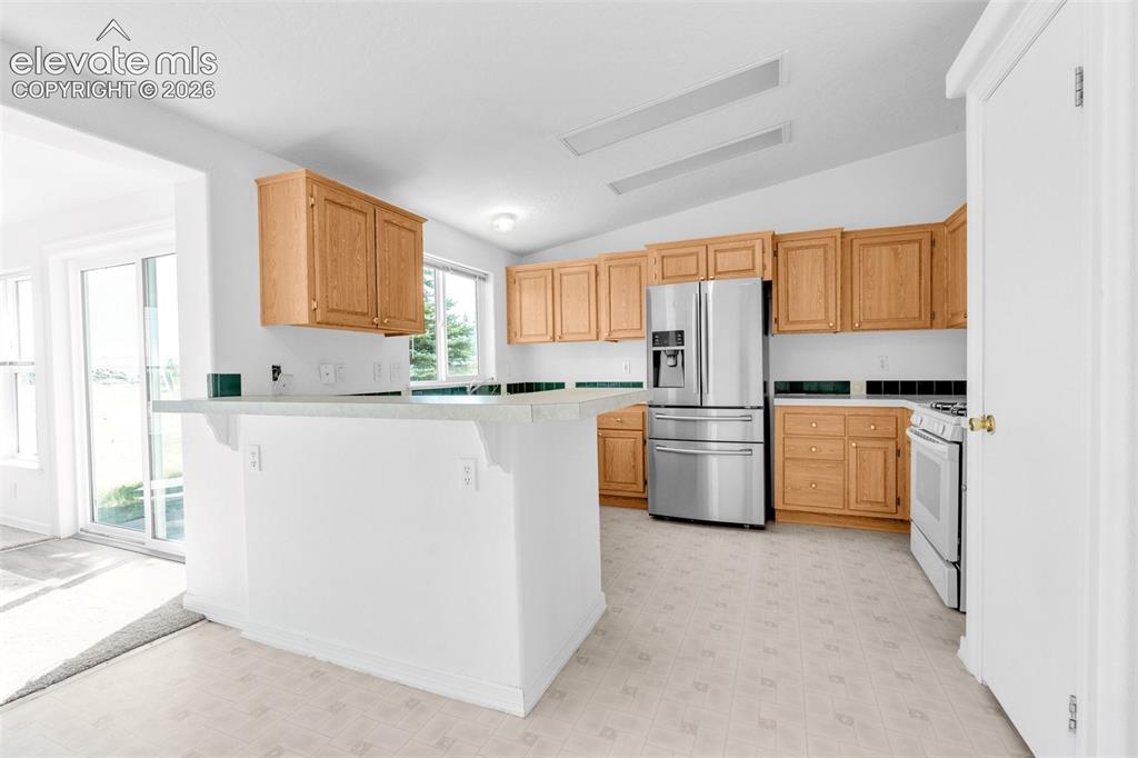 Image 15 of 42: Kitchen