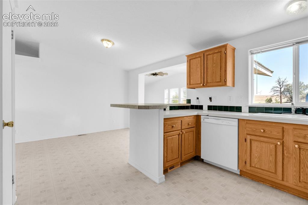 Image 16 of 42: Kitchen