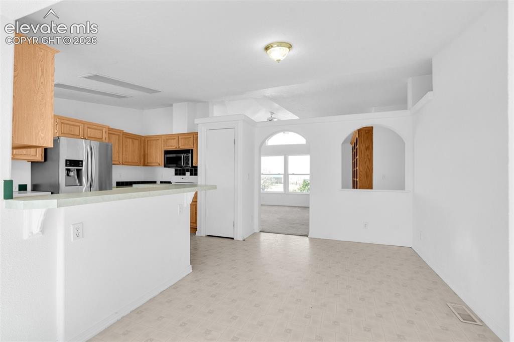 Image 17 of 42: Kitchen
