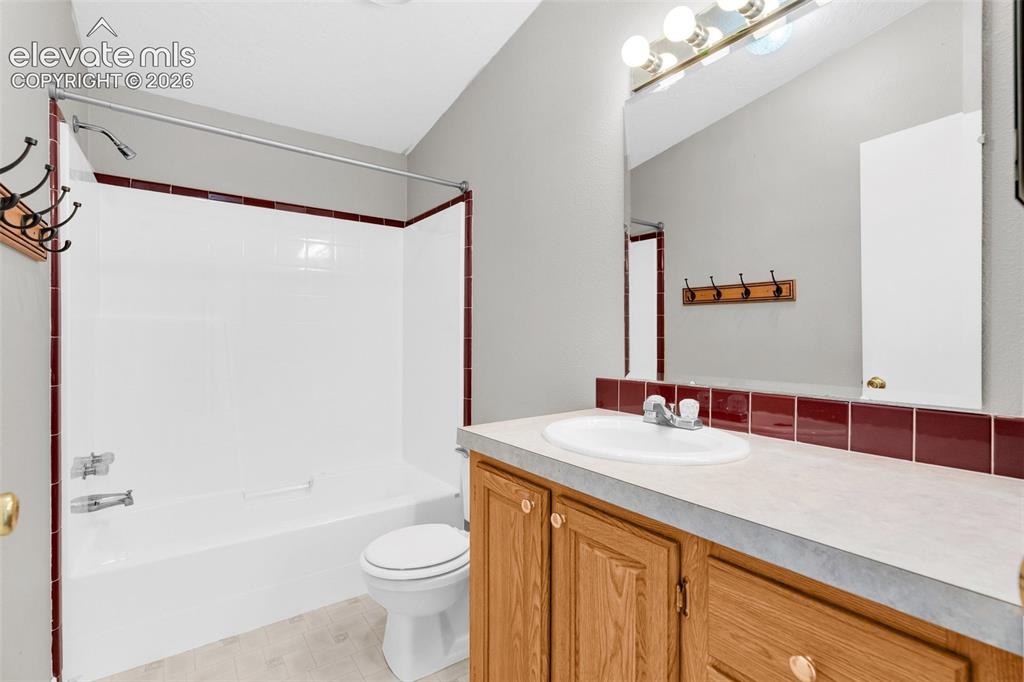 Image 21 of 42: Bathroom