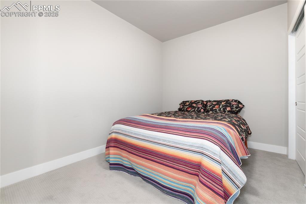 Image 19 of 21: Carpeted guebedroom
