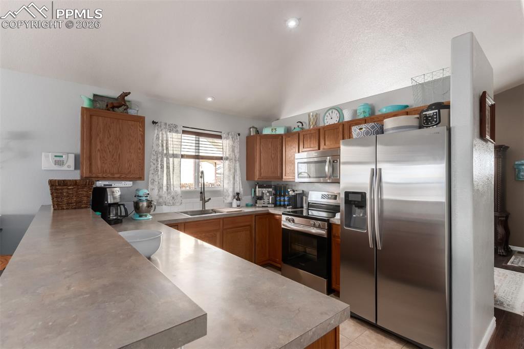 Image 11 of 39: Kitchen