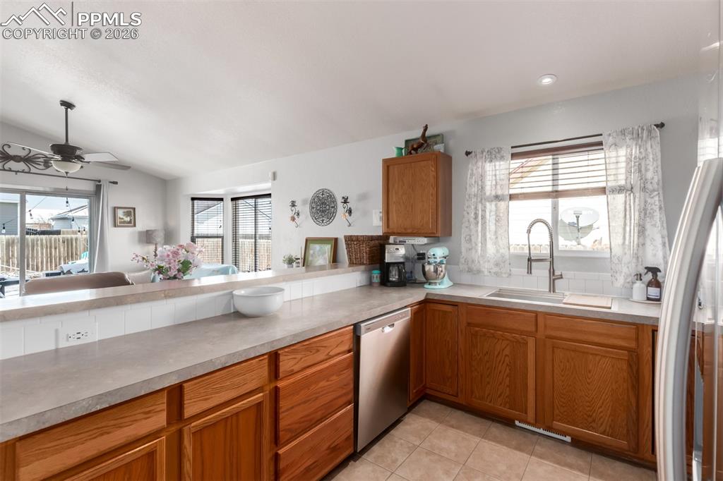 Image 13 of 39: Kitchen