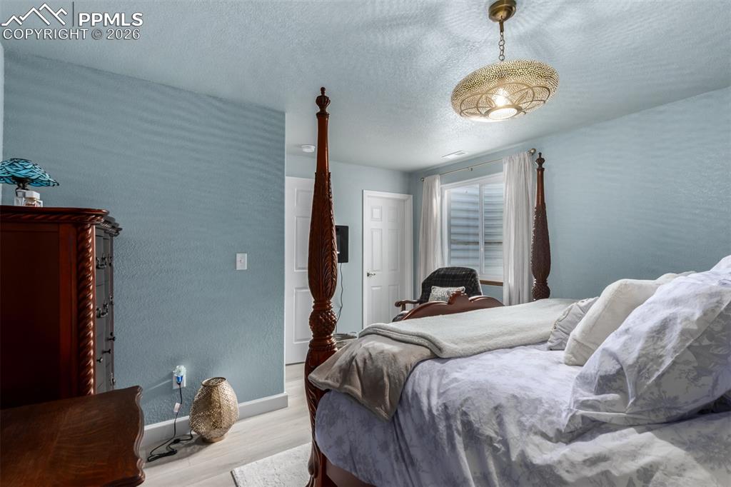 Image 18 of 39: Bedroom