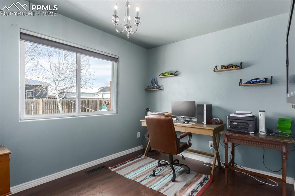 Image 23 of 39: Office