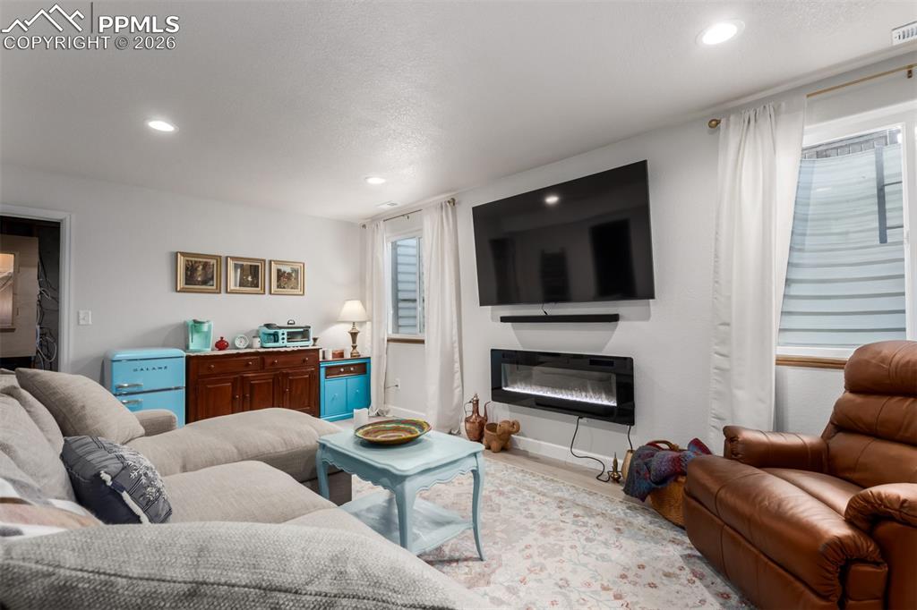 Image 27 of 39: Living Room