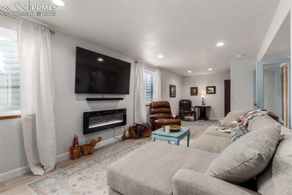 Image 28 of 39: Living Room