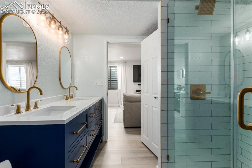 Image 31 of 39: Bathroom