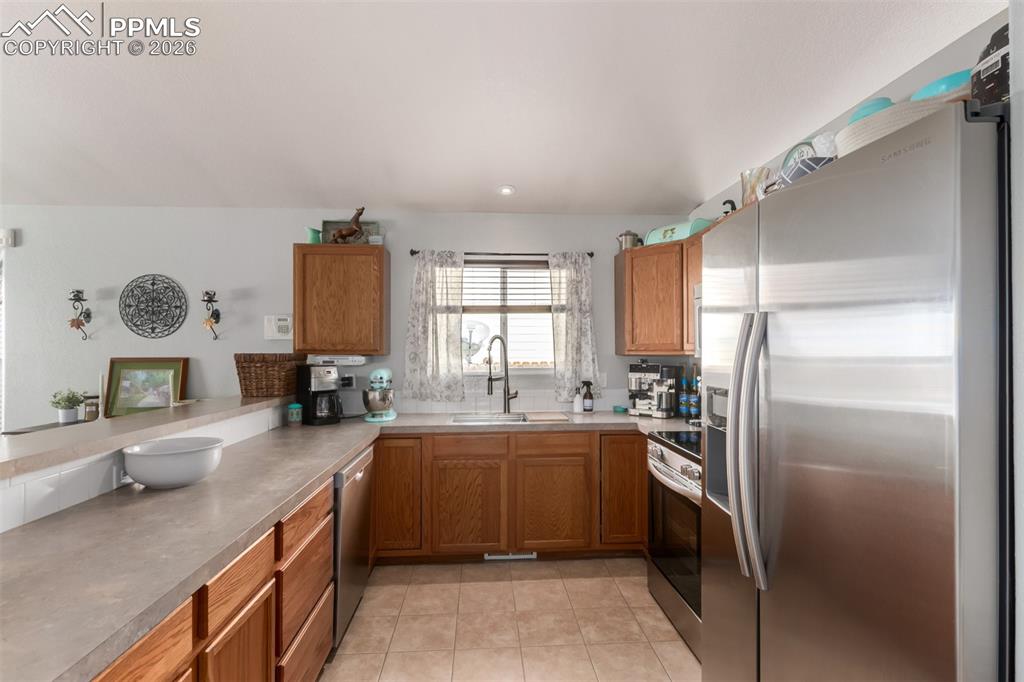 Image 6 of 39: Kitchen