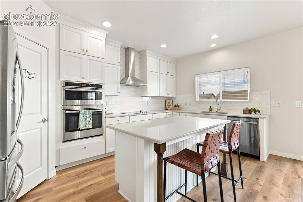 Image 14 of 45: Kitchen