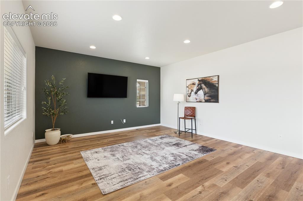 Image 19 of 45: Living Room