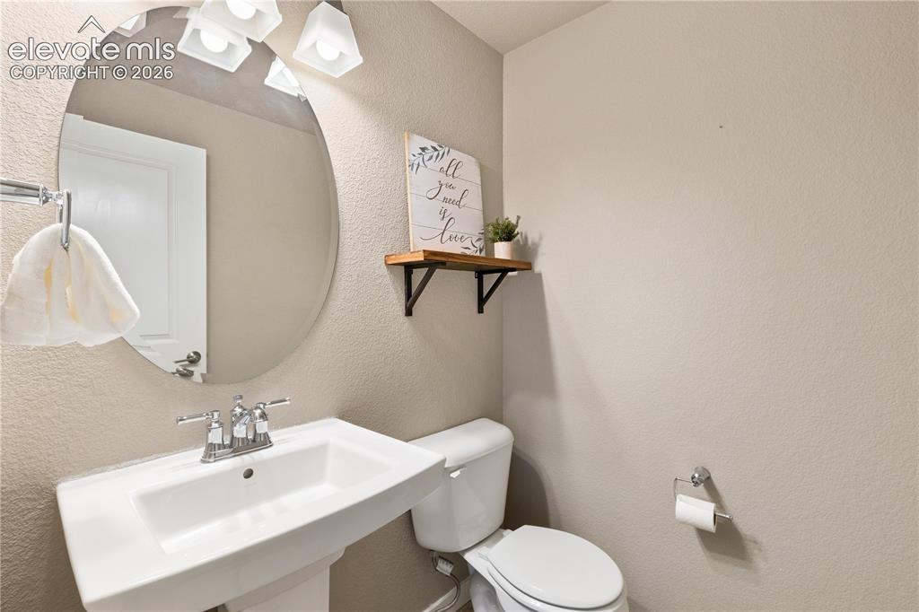 Image 21 of 45: Bathroom