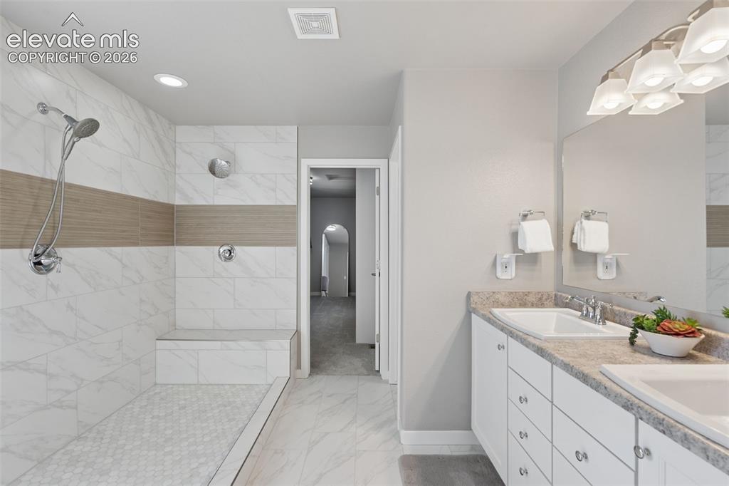 Image 7 of 45: Bathroom