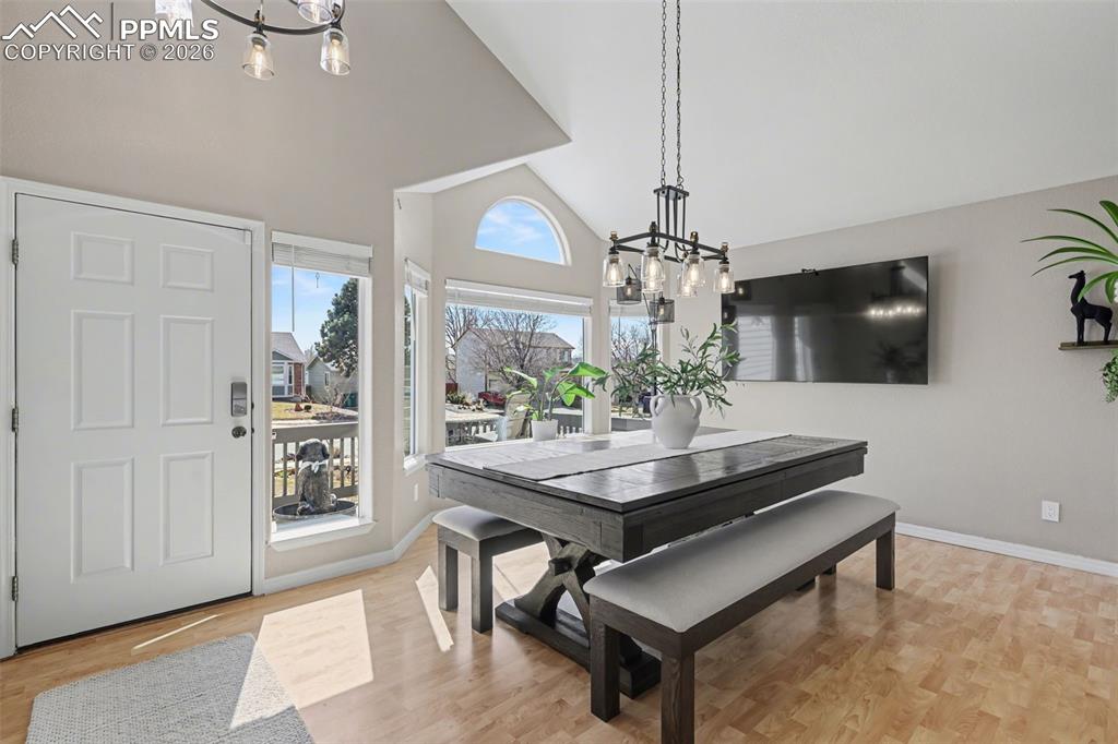 Image 13 of 49: Dining Area