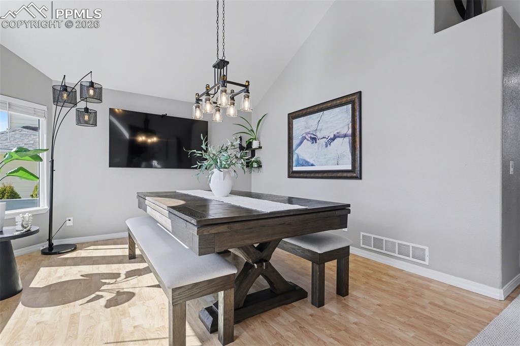 Image 15 of 49: Dining Area