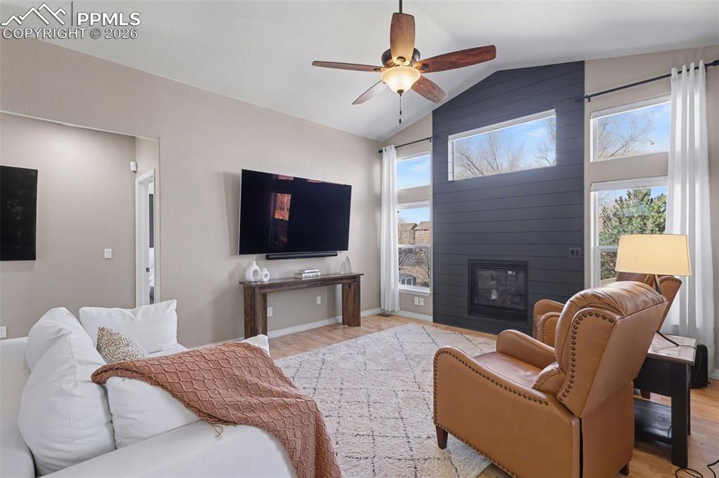 Image 17 of 49: Living Room