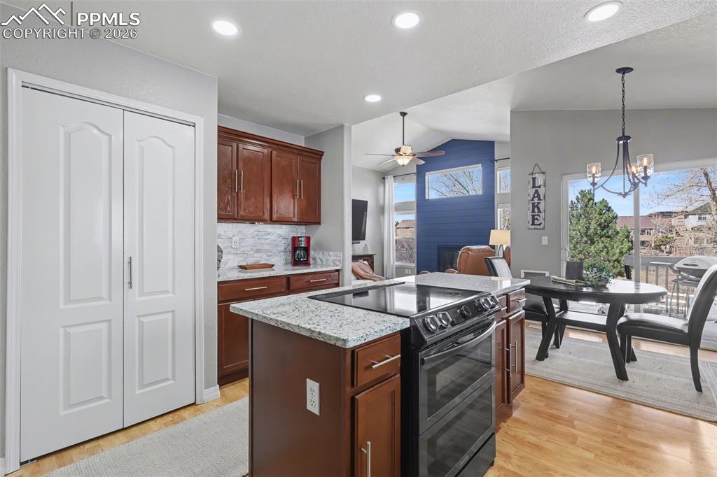 Image 20 of 49: Kitchen