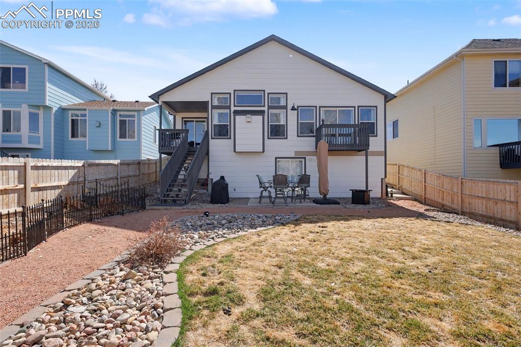 Image 48 of 49: Back of Structure