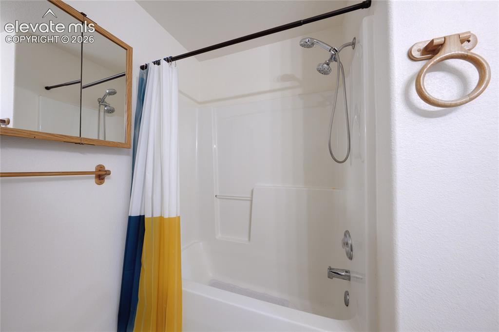Image 15 of 26: Bathroom