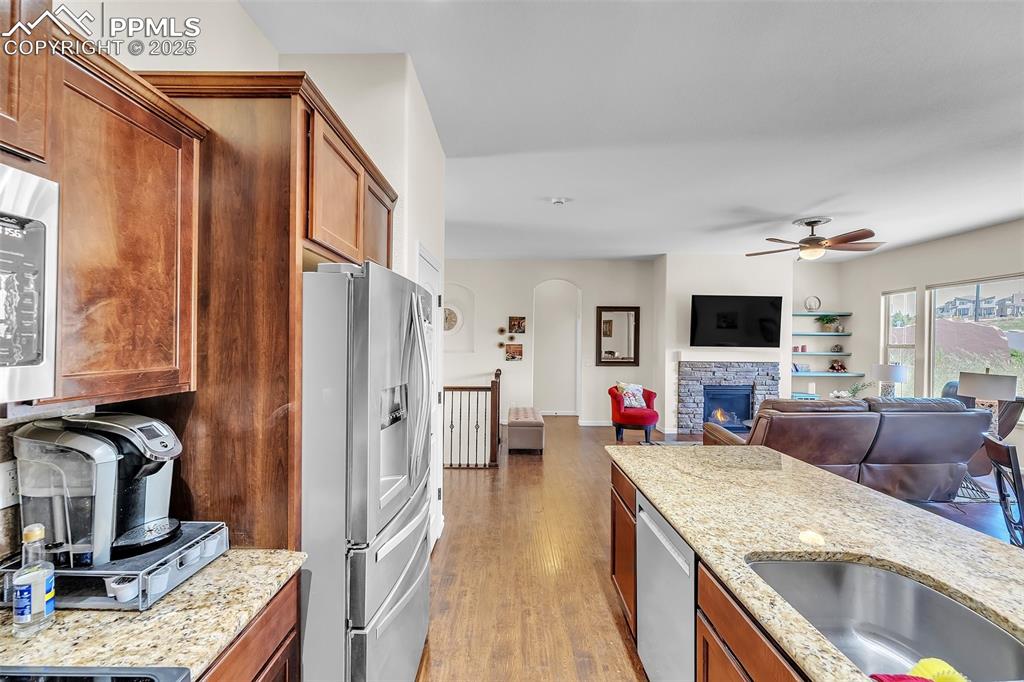 Image 11 of 50: Kitchen