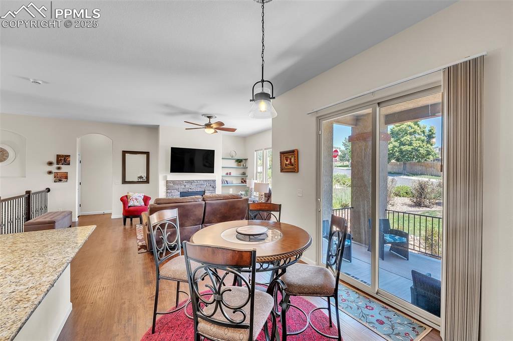 Image 14 of 50: Dining Area