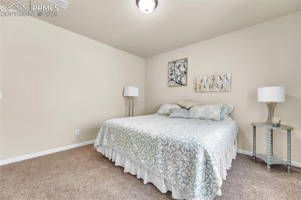 Image 30 of 50: Bedroom