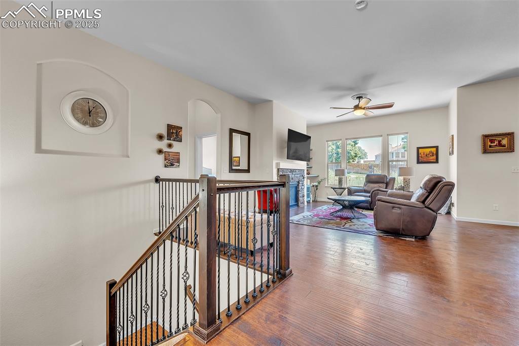 Image 5 of 50: Entry