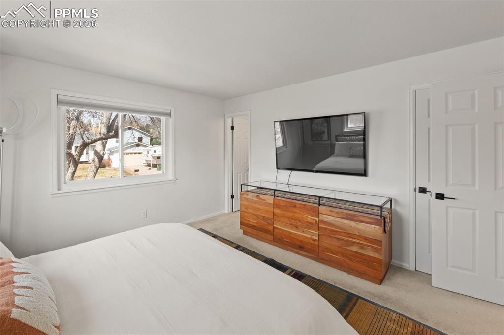 Image 13 of 50: Bedroom