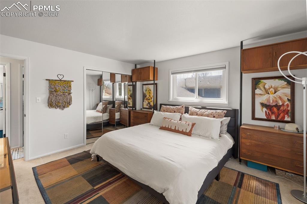 Image 15 of 50: Bedroom