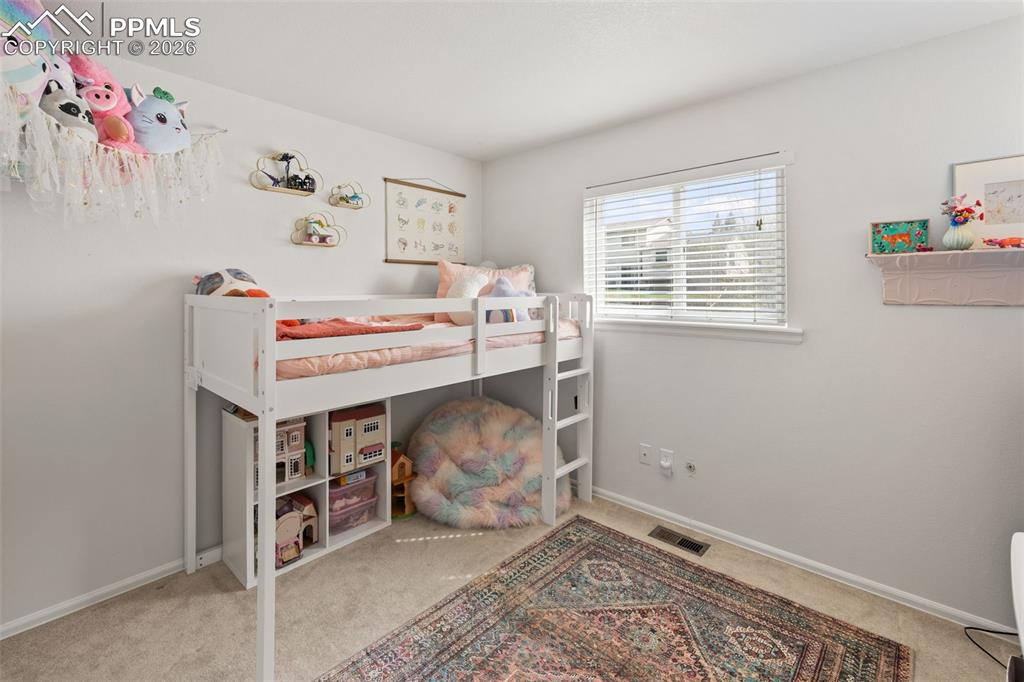 Image 19 of 50: Bedroom