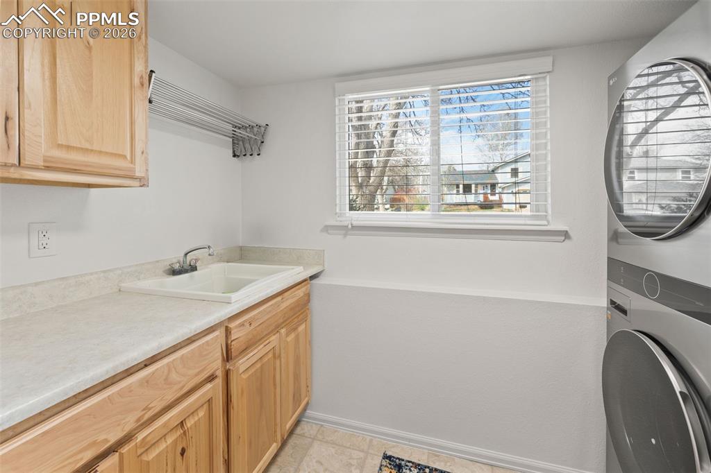 Image 29 of 50: Laundry