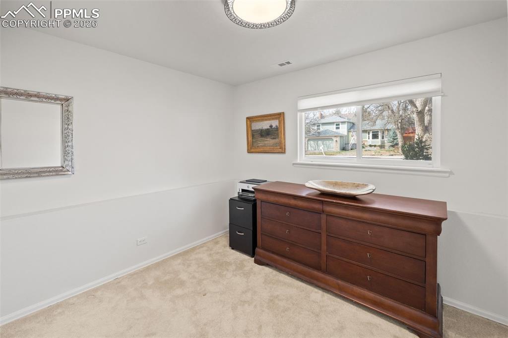 Image 30 of 50: Bedroom