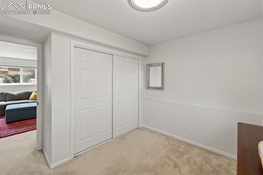 Image 31 of 50: Bedroom