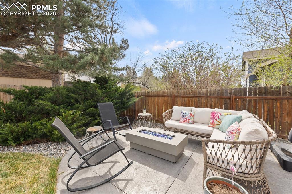 Image 39 of 50: Patio