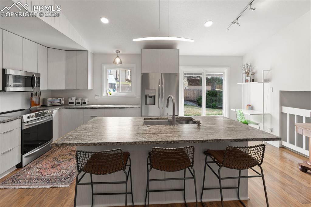 Image 6 of 50: Kitchen