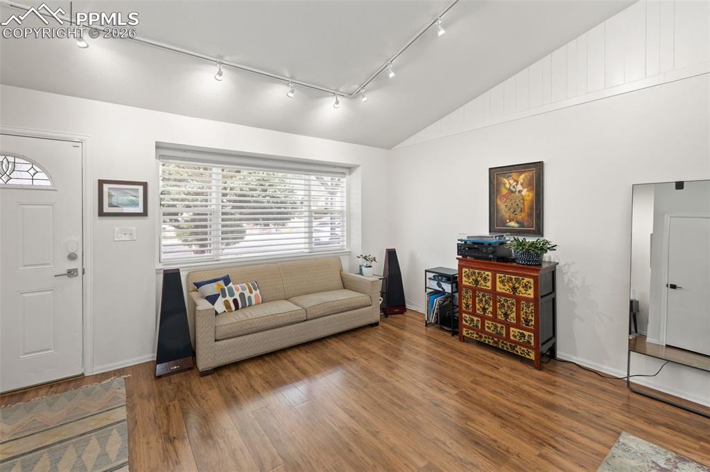 Image 9 of 50: Living Room