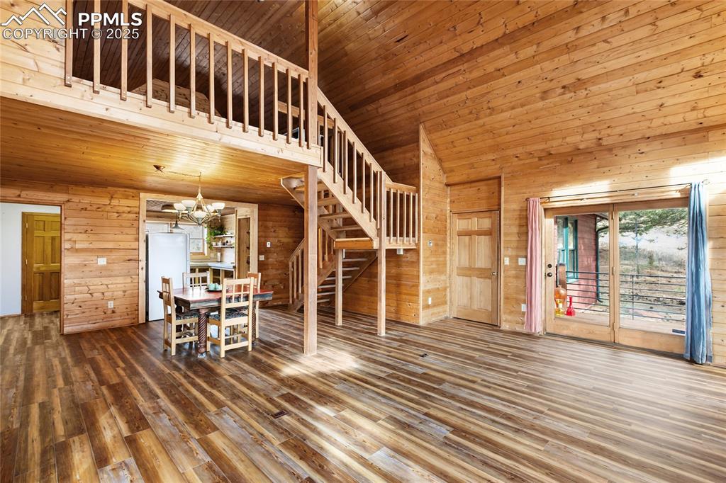 Image 17 of 42: Living Room