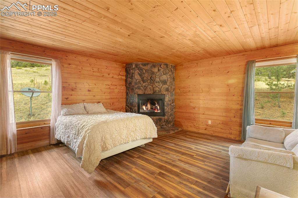 Image 20 of 42: Master Bathroom