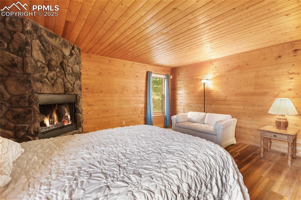 Image 21 of 42: Master Bathroom