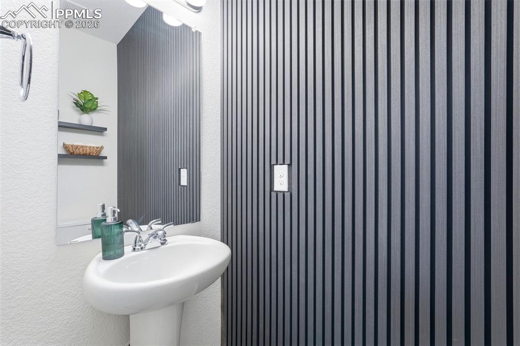 Image 10 of 29: Bathroom