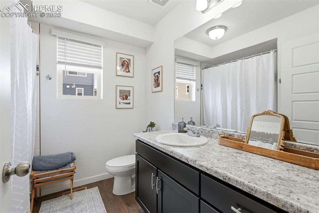 Image 16 of 29: Bathroom