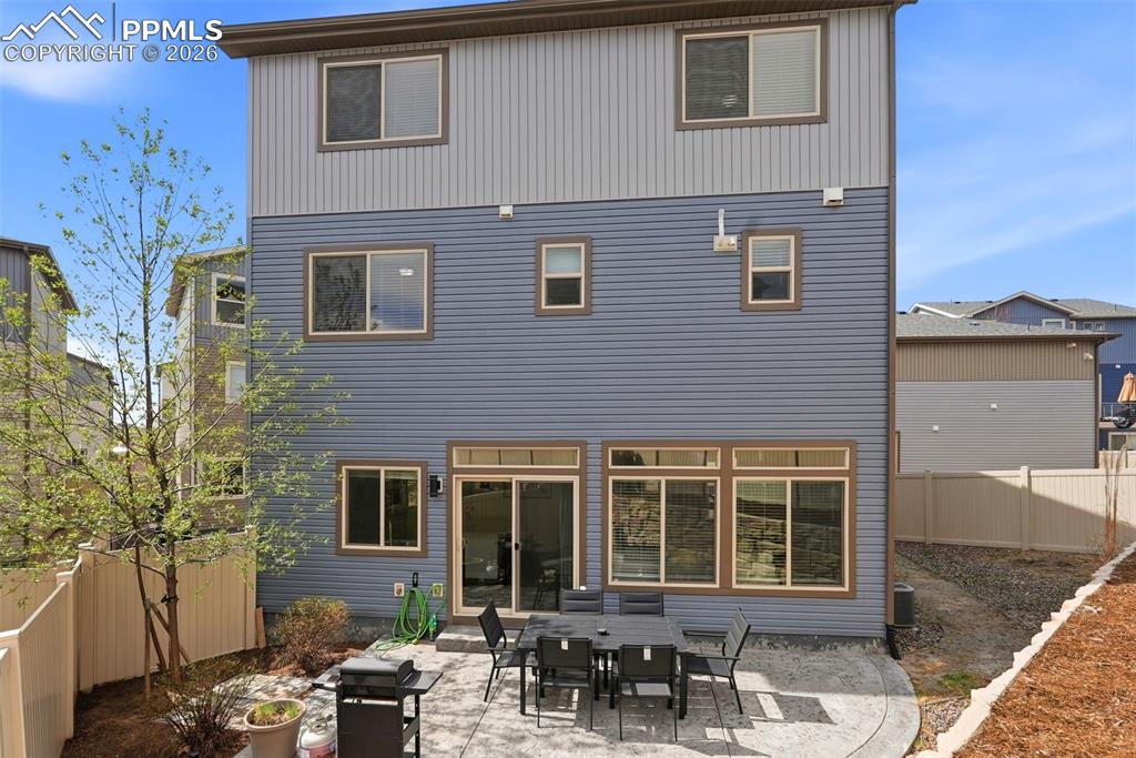 Image 22 of 29: Back of Structure