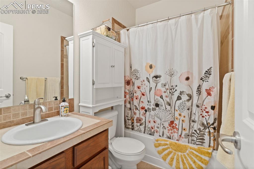 Image 20 of 31: Main level full bathroom