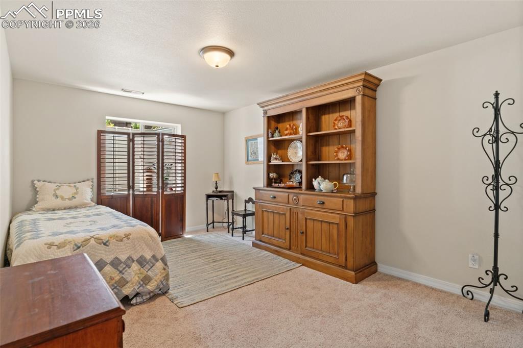 Image 26 of 31: Basement guest bedroom 2